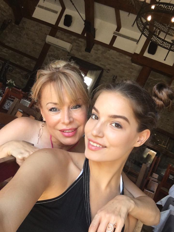 Мира Добрева хвали красотата на дъщеря си