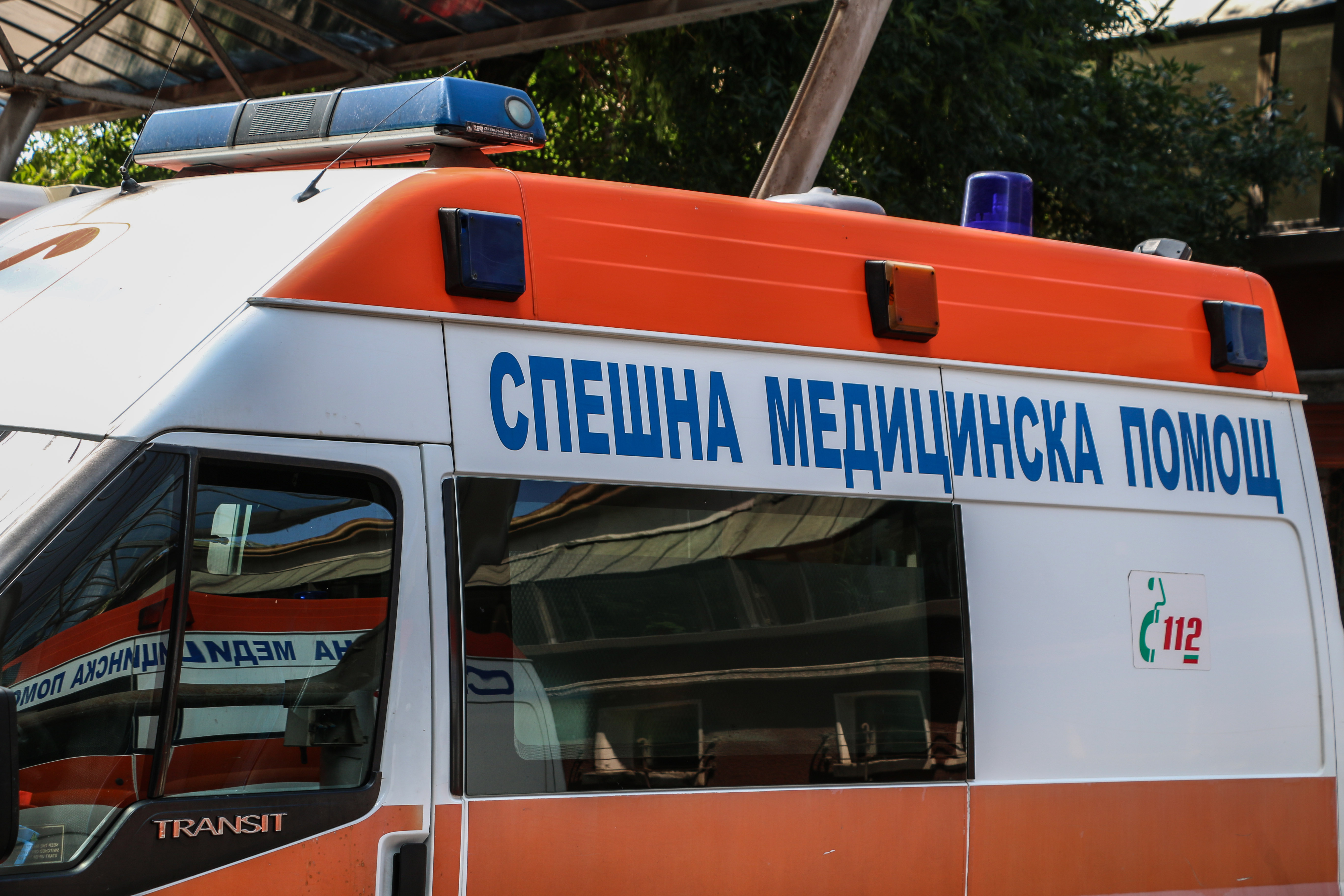 Седем души са ранени при катастрофа между бус и трамвай в София