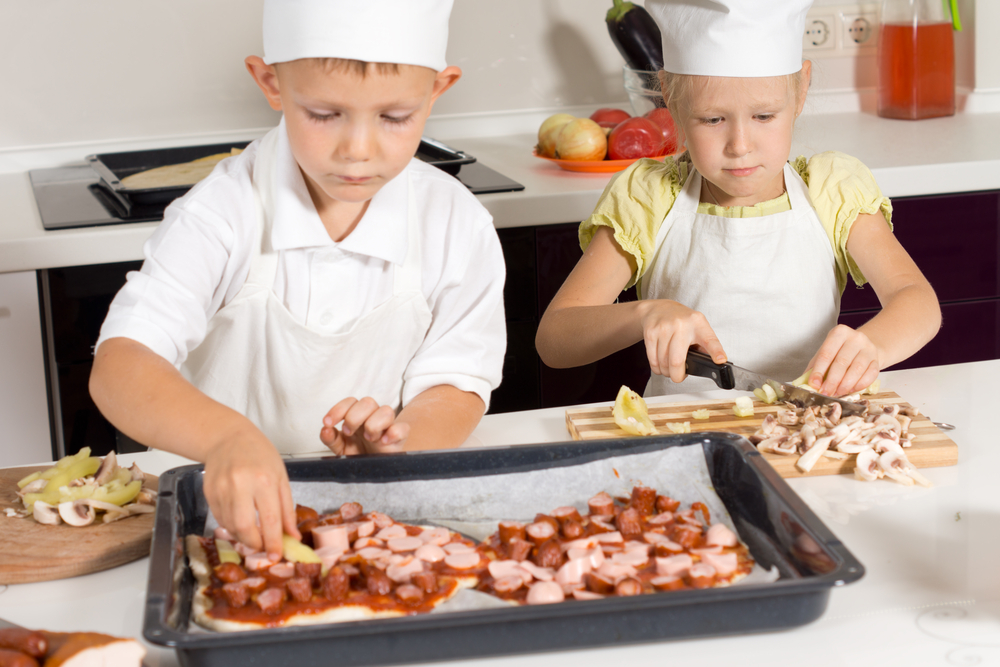 Децата и сами могат да приготвят своята здравословна пица с пълнозърнесто брашно