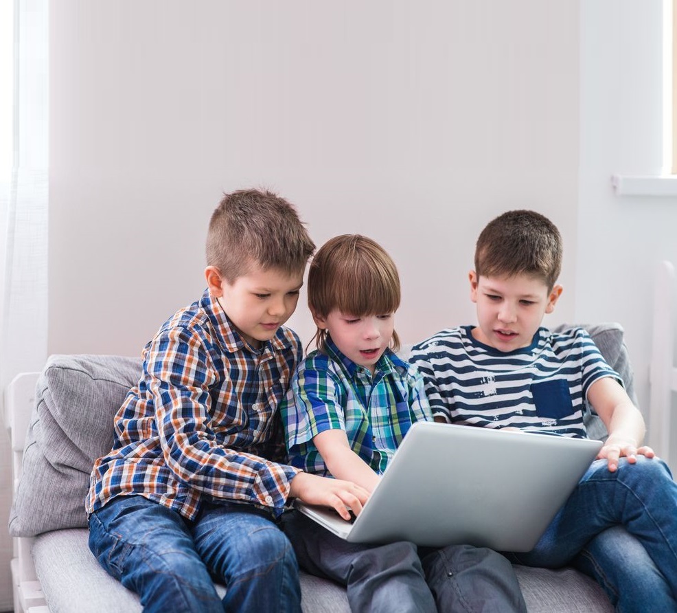 Децата не трябва да използват безконтролно интернет