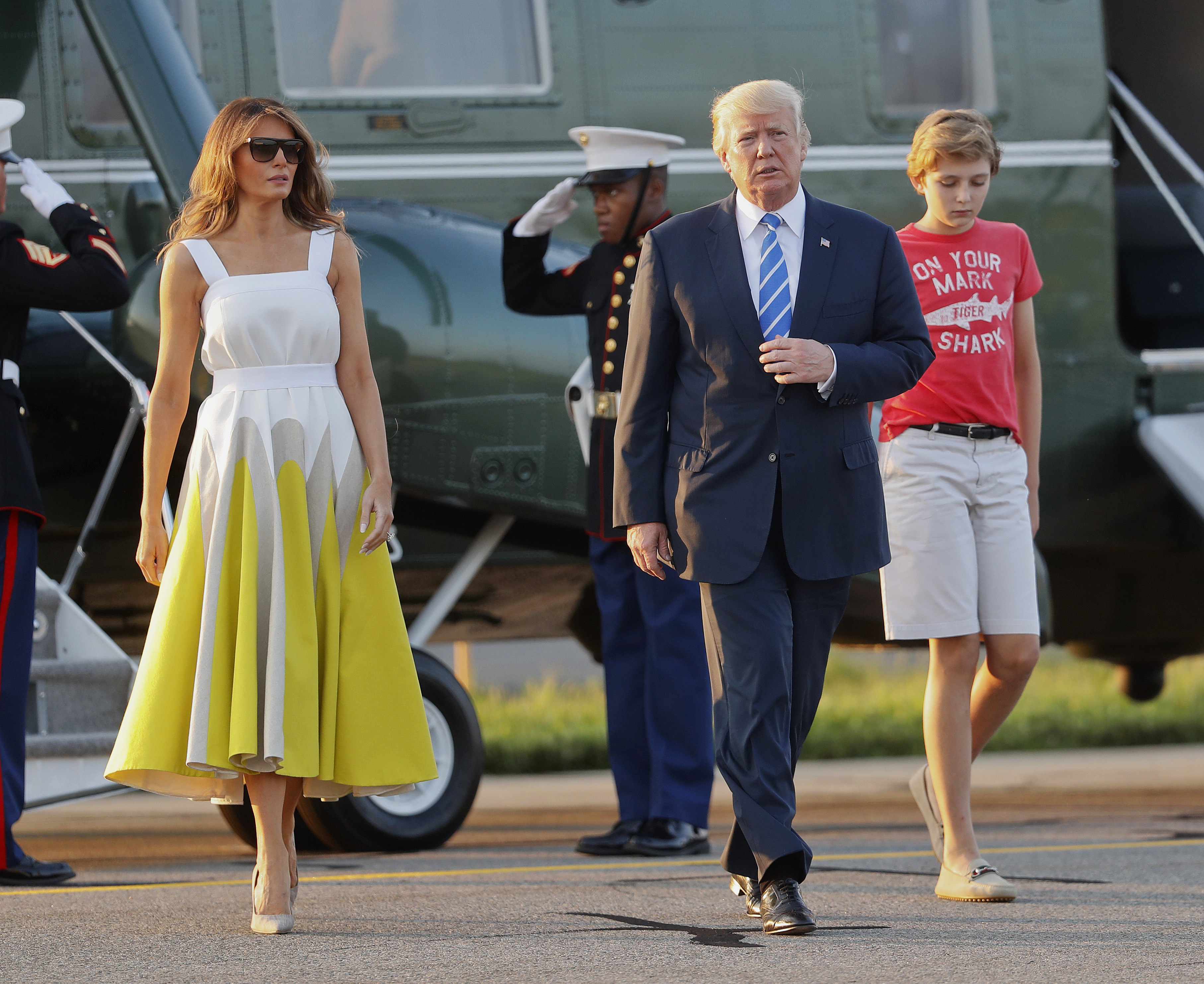 Мелания Тръмп, Доналд Тръмп и Барън Тръмп се завръщат във Вашингтон след лятната си ваканция