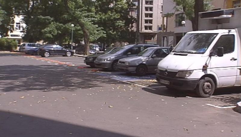 Пловдивчани вече могат да паркират пред блока срещу 20 лева на месец