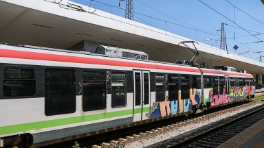 Ремонт на 15 вагона за близо 27 млн лв и