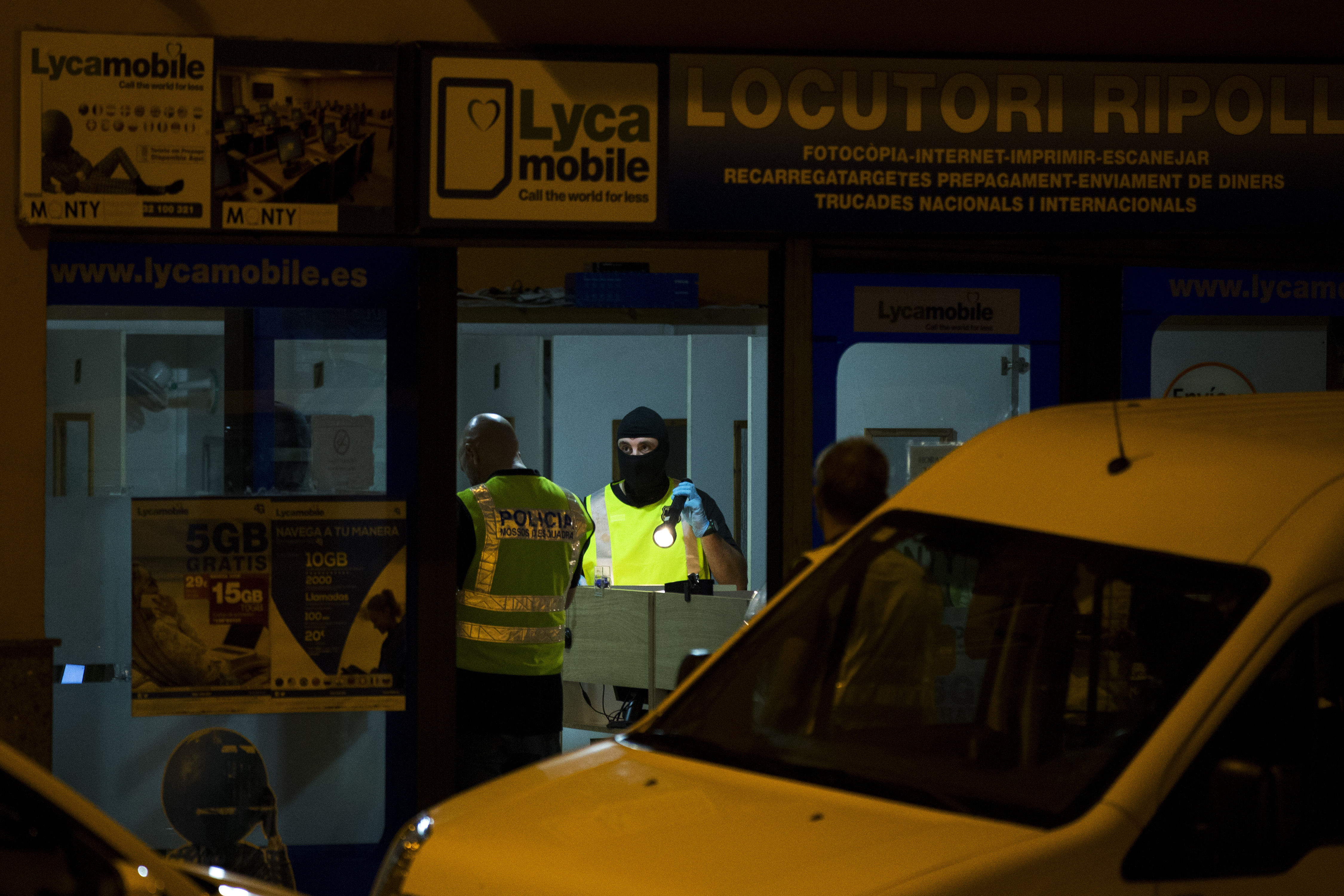 2-ма остават в ареста за атентатите в Барселона