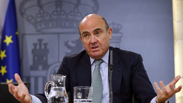 Испанският икономически министър не вижда съществено негативно влияние върху туризма от терористичните атаки в Каталуния