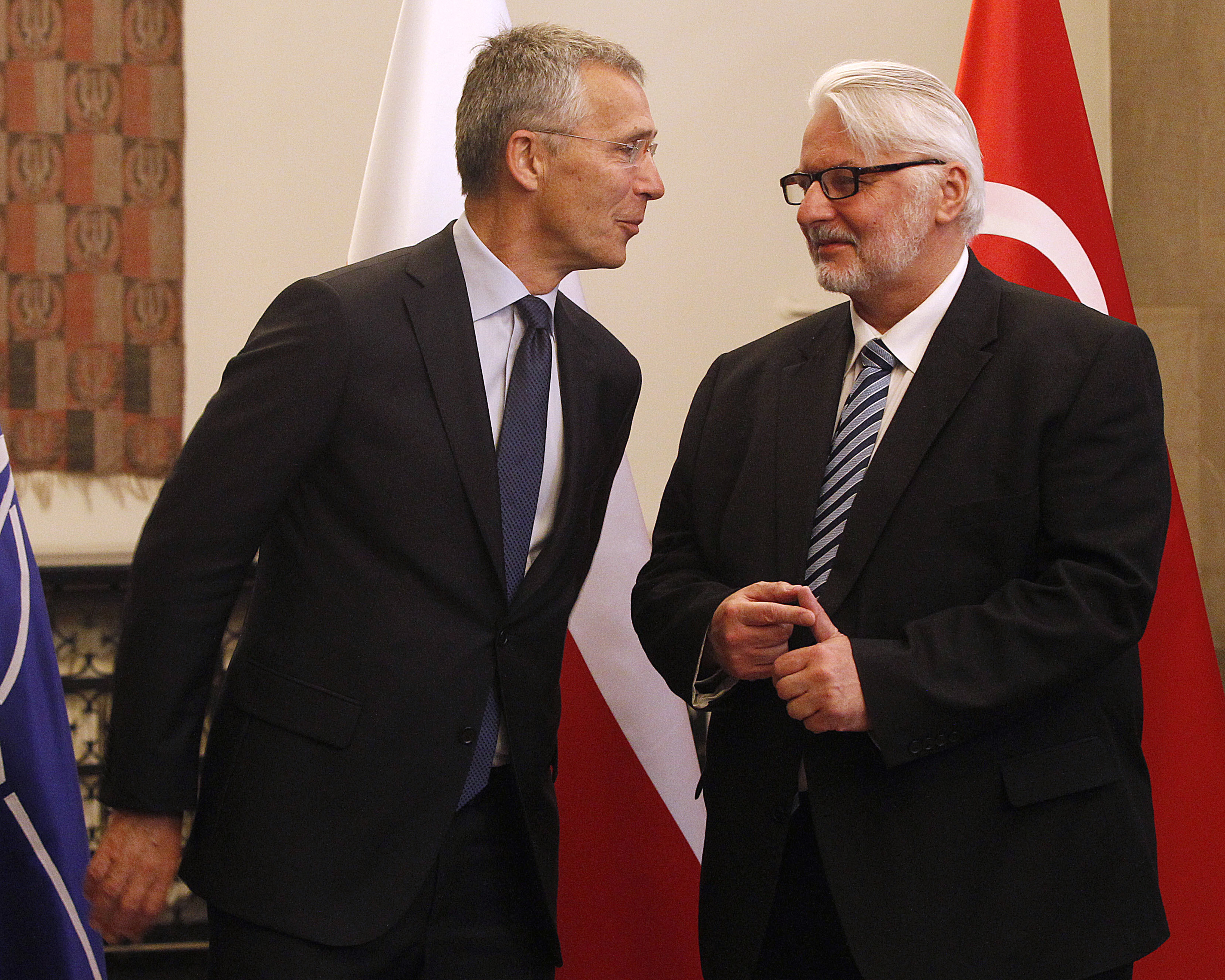 Полша отхвърли твърдения на Макрон за международна изолация
