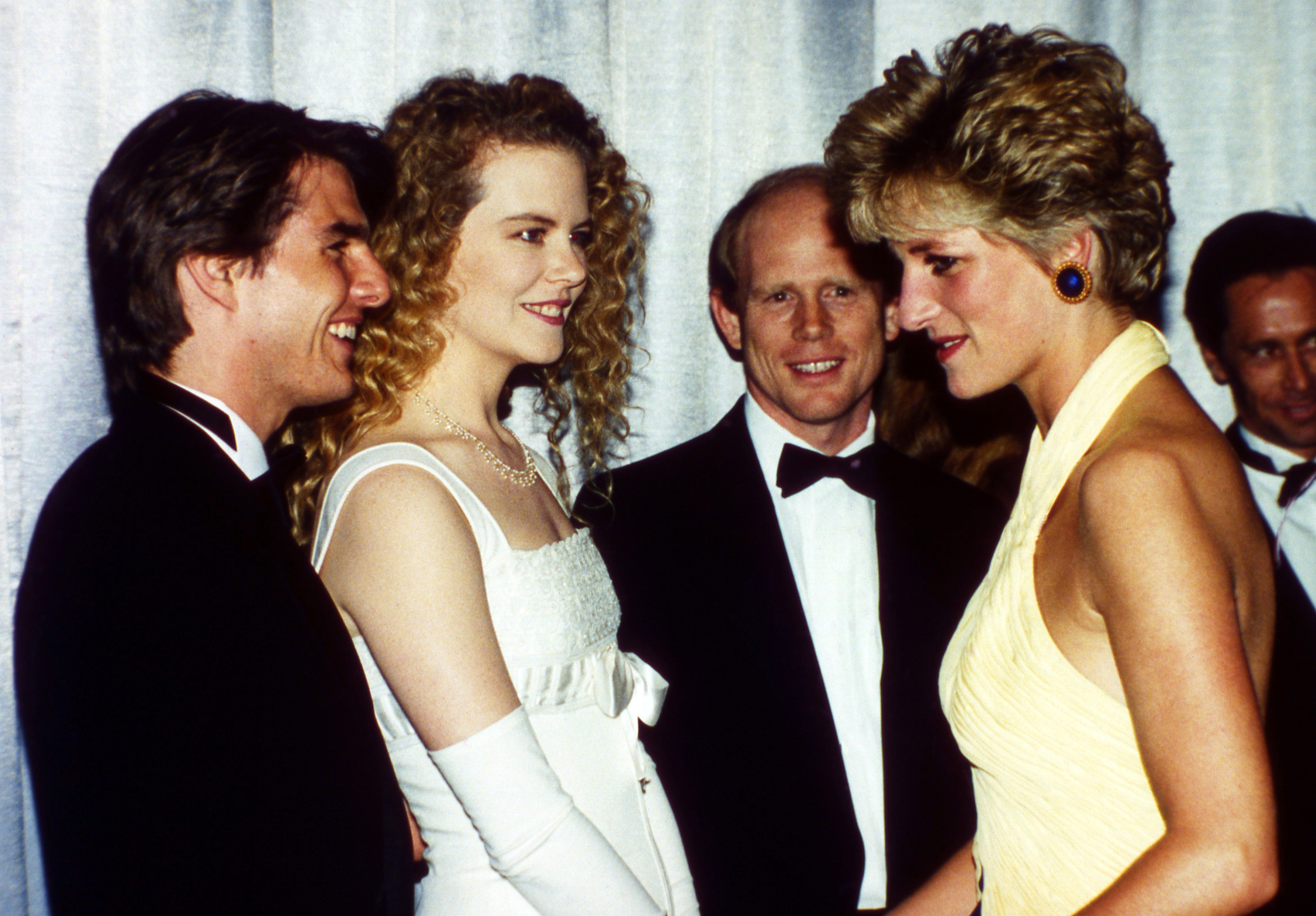 Том Круз, Никол Кидман и принцеса Даяна на премиерата на филма ”Далече, далече” в Лондон (1992)