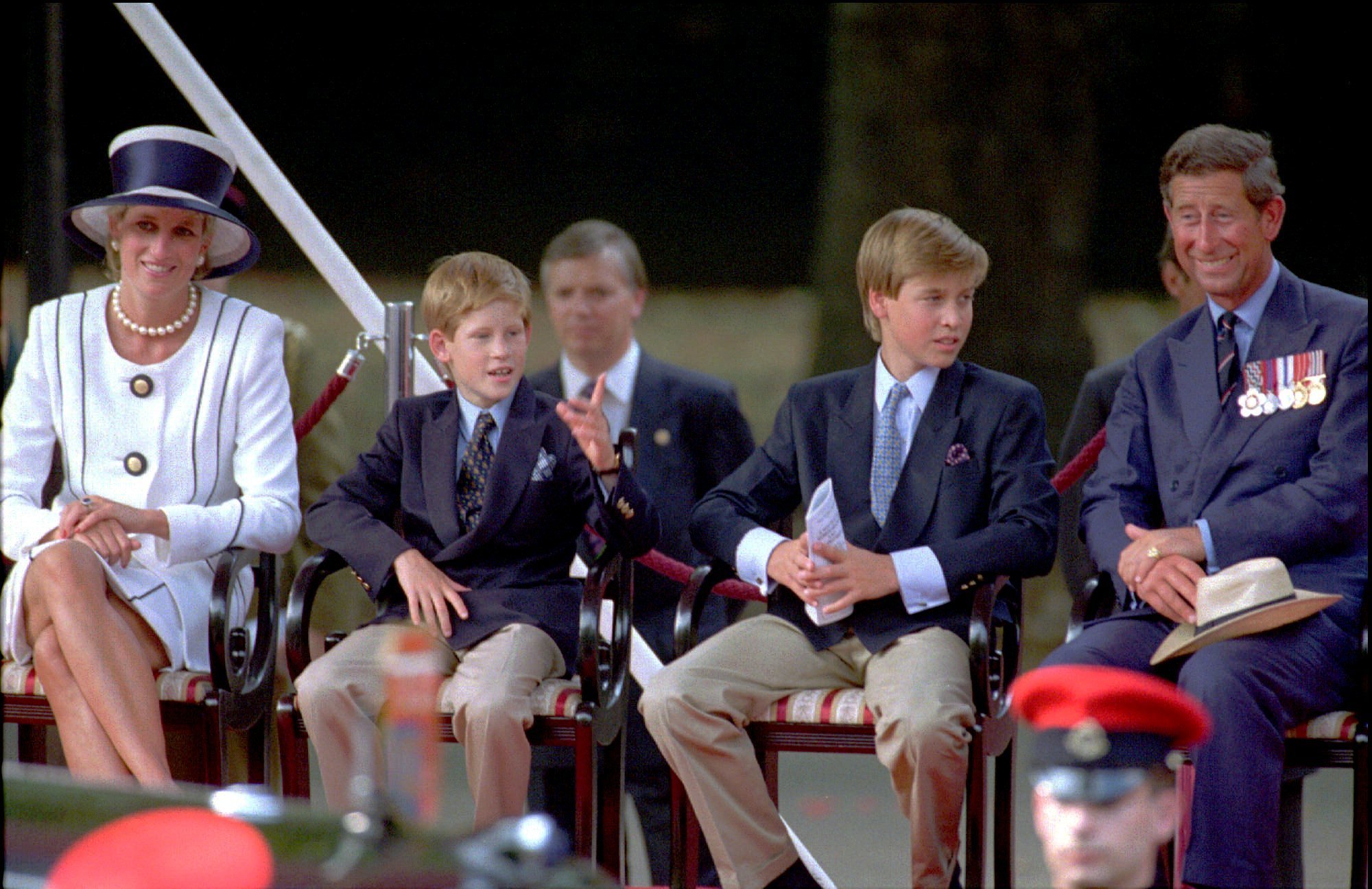 Принцеса Даяна, принц Хари, принц Уилям и принц Чарлз (1995)