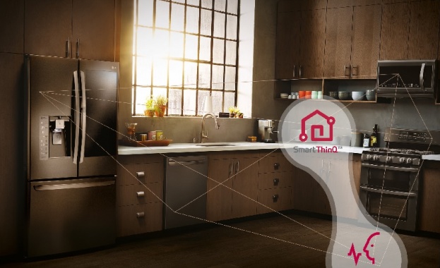 Умните уреди на LG вече са съвместими с платформите с изкуствен интелект Amazon Alexa и Google Assistant