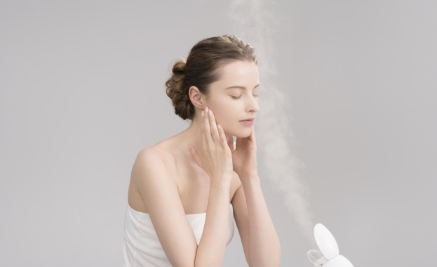 Panasonic представя новия уред за парна баня за лице с нано-йонна технология за сияйна, подхранена кожа
