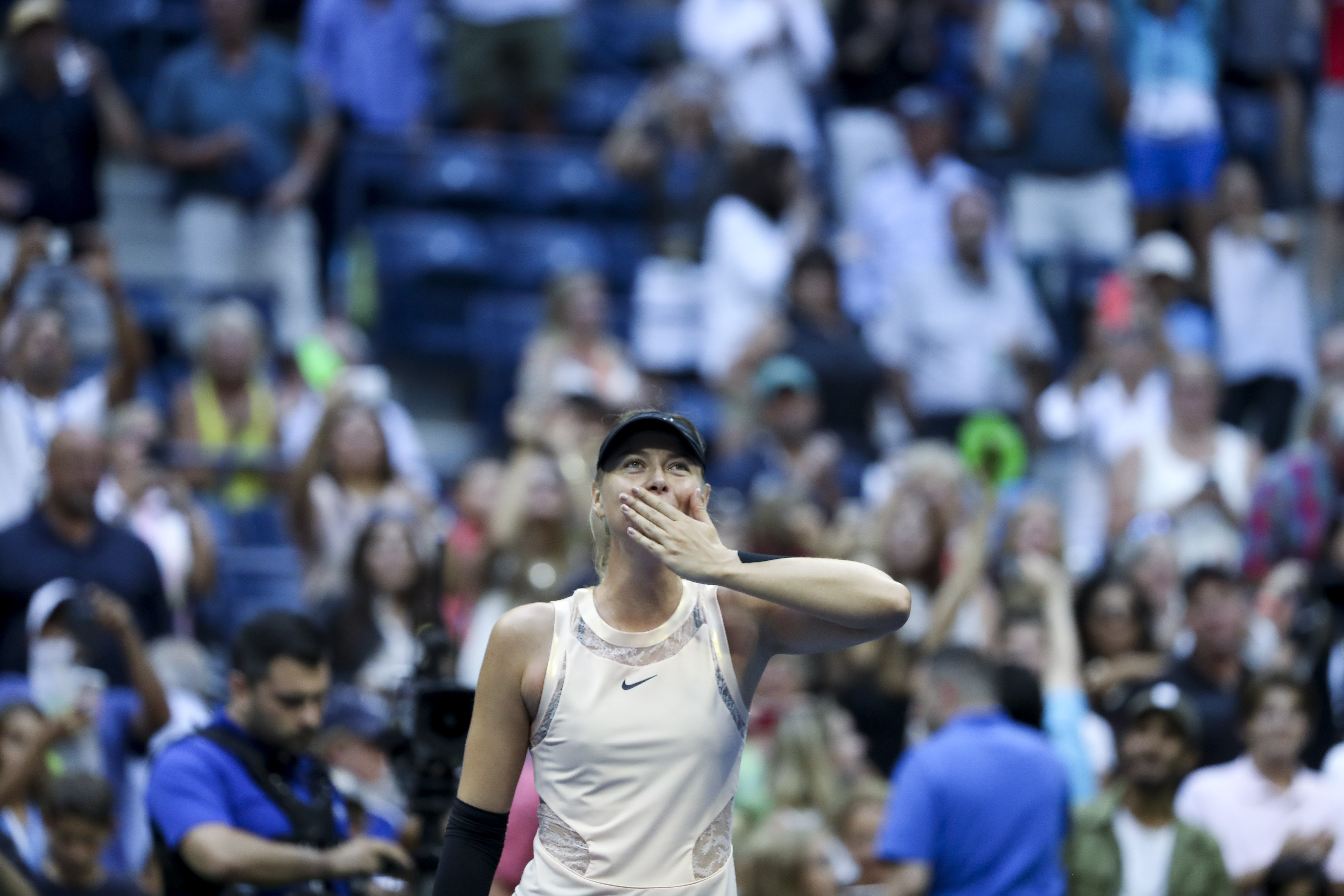 Мария Шарапова се завърна в тениса, а книгата и обещава да е бестселър