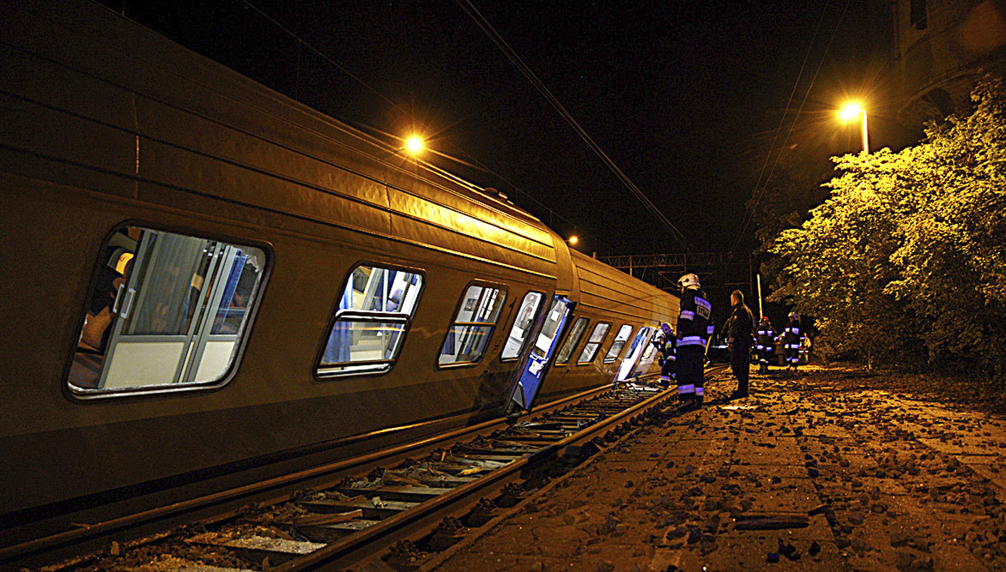 Терористи призовават за дерайлиране на влакове