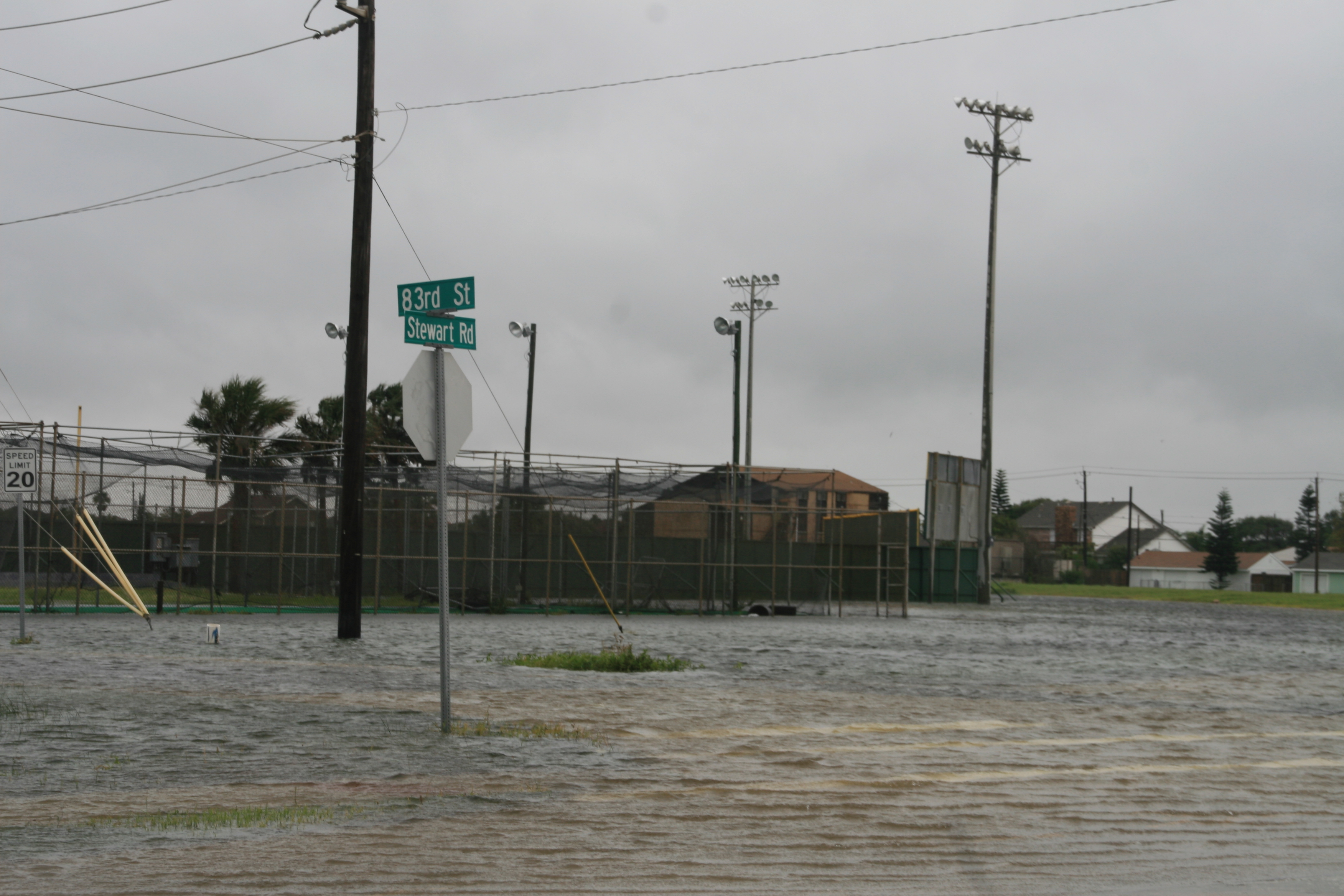 Само ураганът Харви през август, с проливните си дъждове в щата Тексас, е причинил щети за 85 милиарда долара