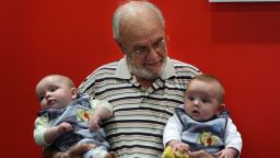 80-годишен австралиец дарява "златна" кръв - спасил е над 2 милиона деца