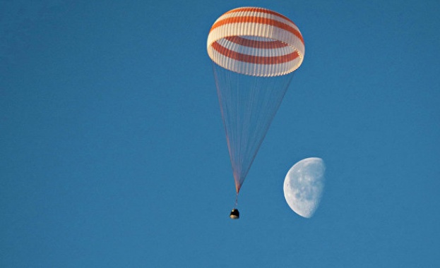 Спускаемият апарат на кораба “Союз“ се приземи в Казахстан