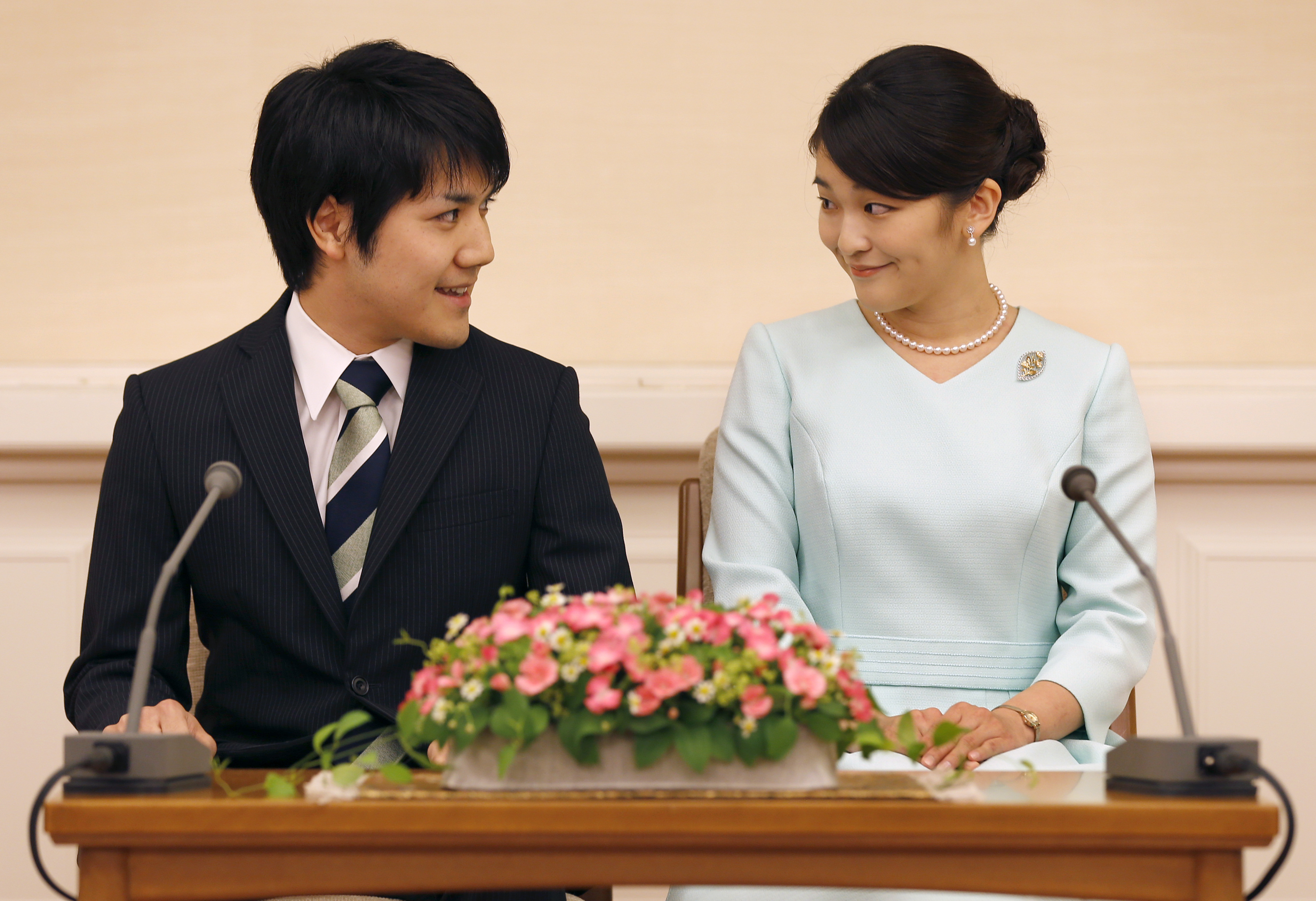 Принцеса Мако и Кей Комуро потвърдиха годежа си на пресконференция