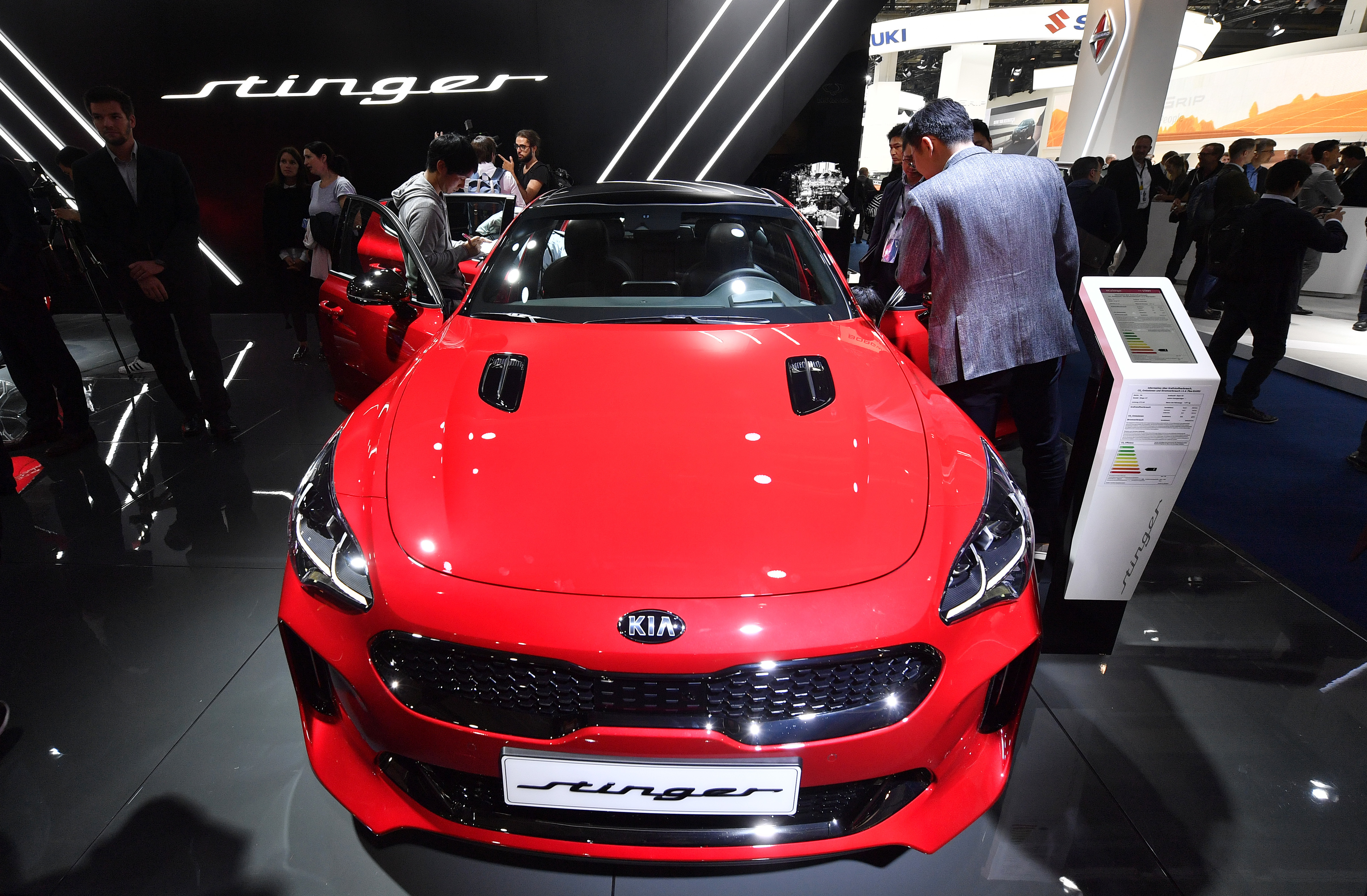 Kia stinger на автоизложението във Франкфурт