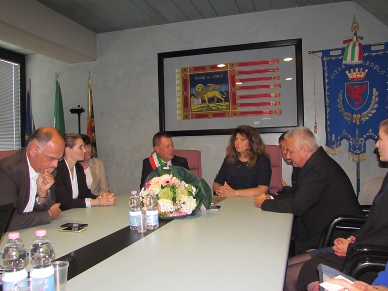 Вицепрезидентът Илияна Йотова по време на среща с губернатора на италианската област Венето, Лука Дзая