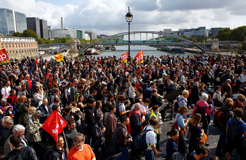 Над 400 000 французи протестираха срещу трудовата реформа