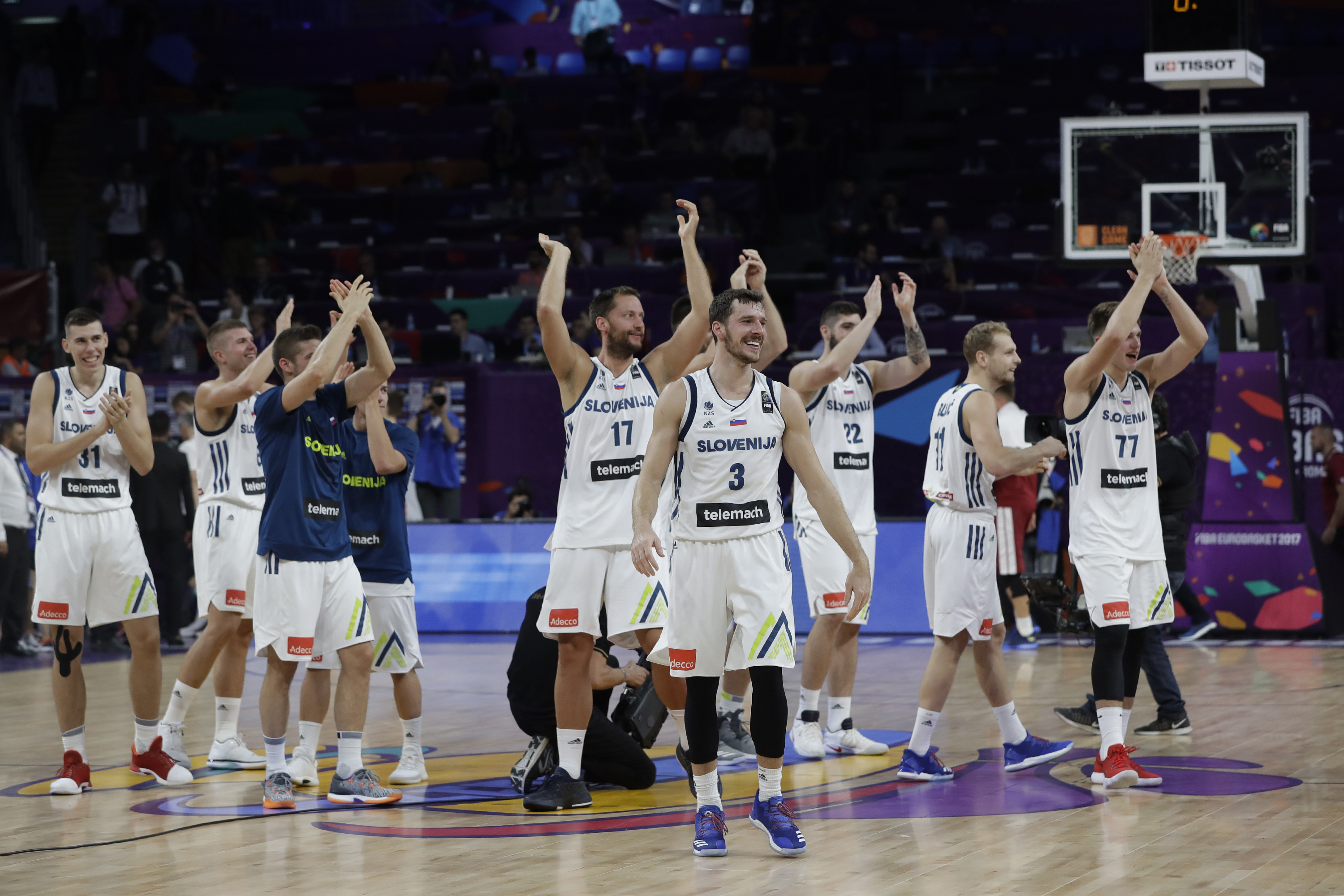 Словения надви Латвия и е на 1/2-финал на Евробаскет
