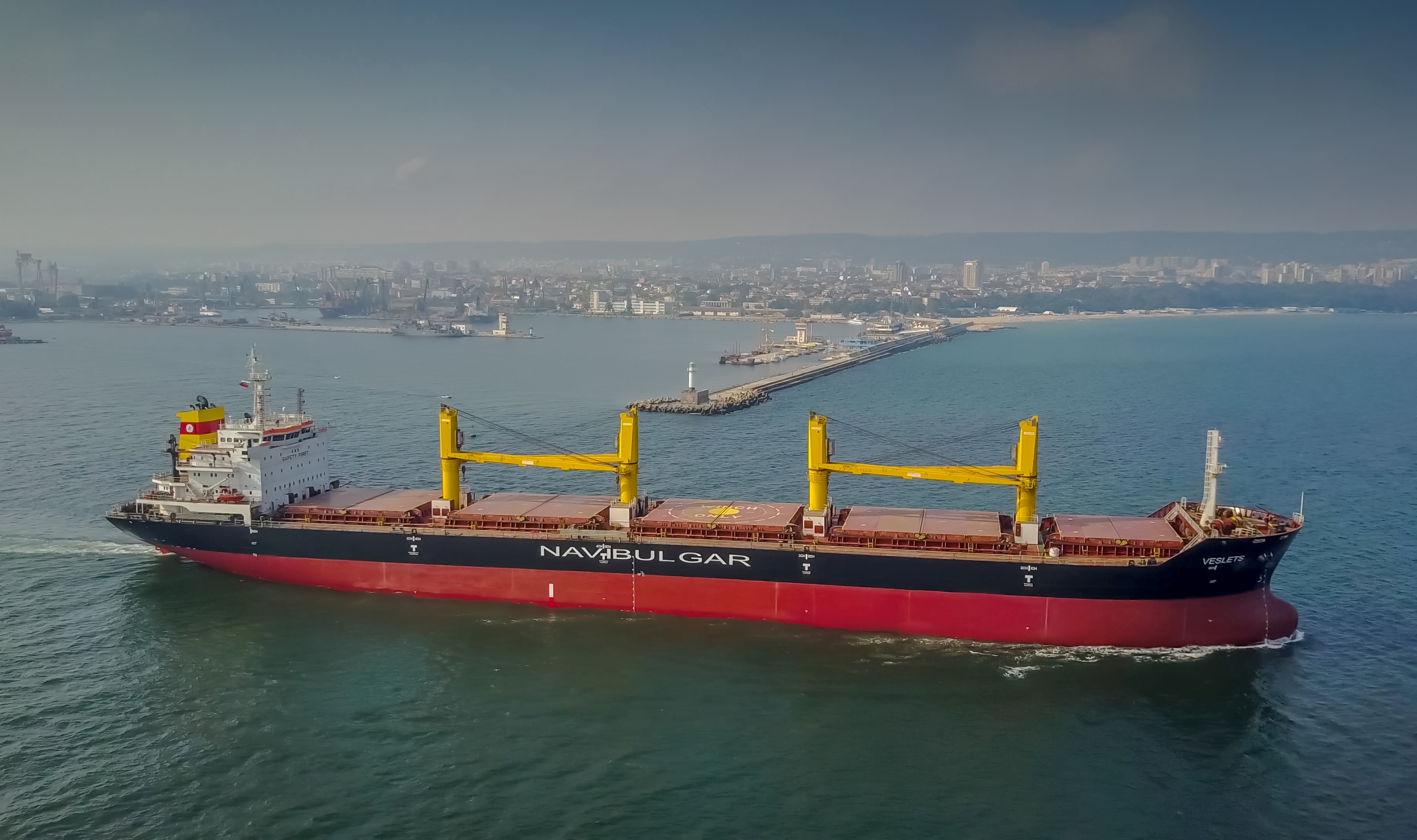 37 000-тонният модерен бълкер „Веслец“