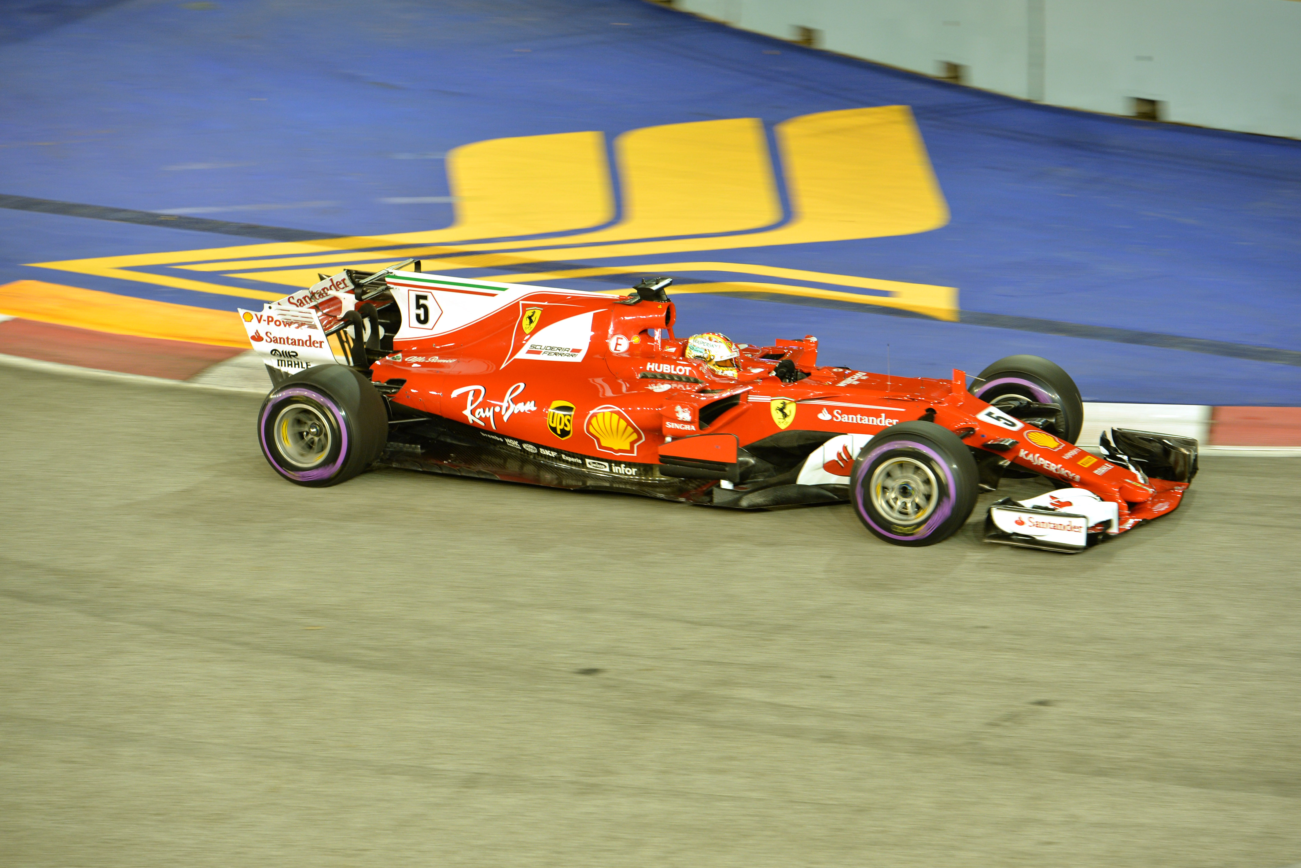 Себастиан Фетел спечели днешната квалификация преди Гран При на Сингапур
