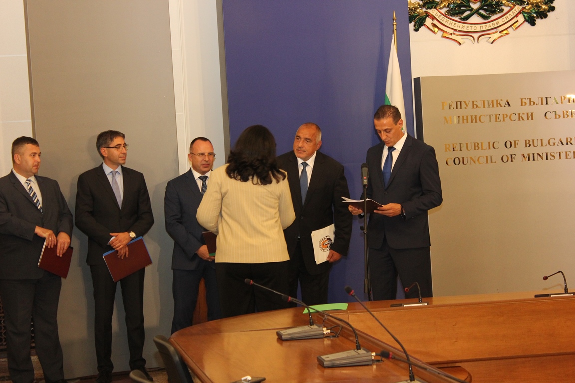Бойко Борисов връчва на кметове подписани договори по Програмата за селските райони