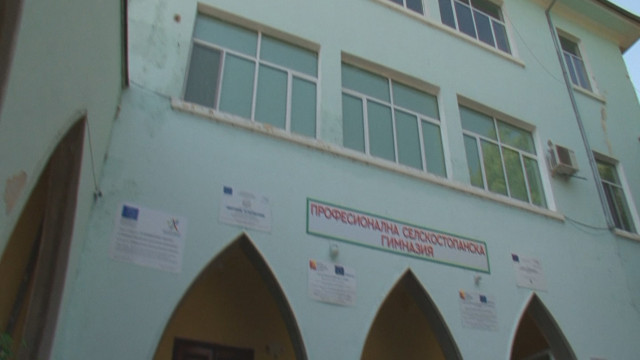 Ученици пребиха учител в професионалната гимназия по Селско стопанство в Садово