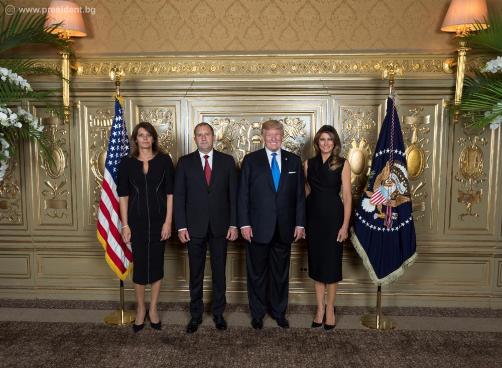 Президентството публикува снимка на Румен и Десислава Радеви с Доналд и Мелания Тръмп