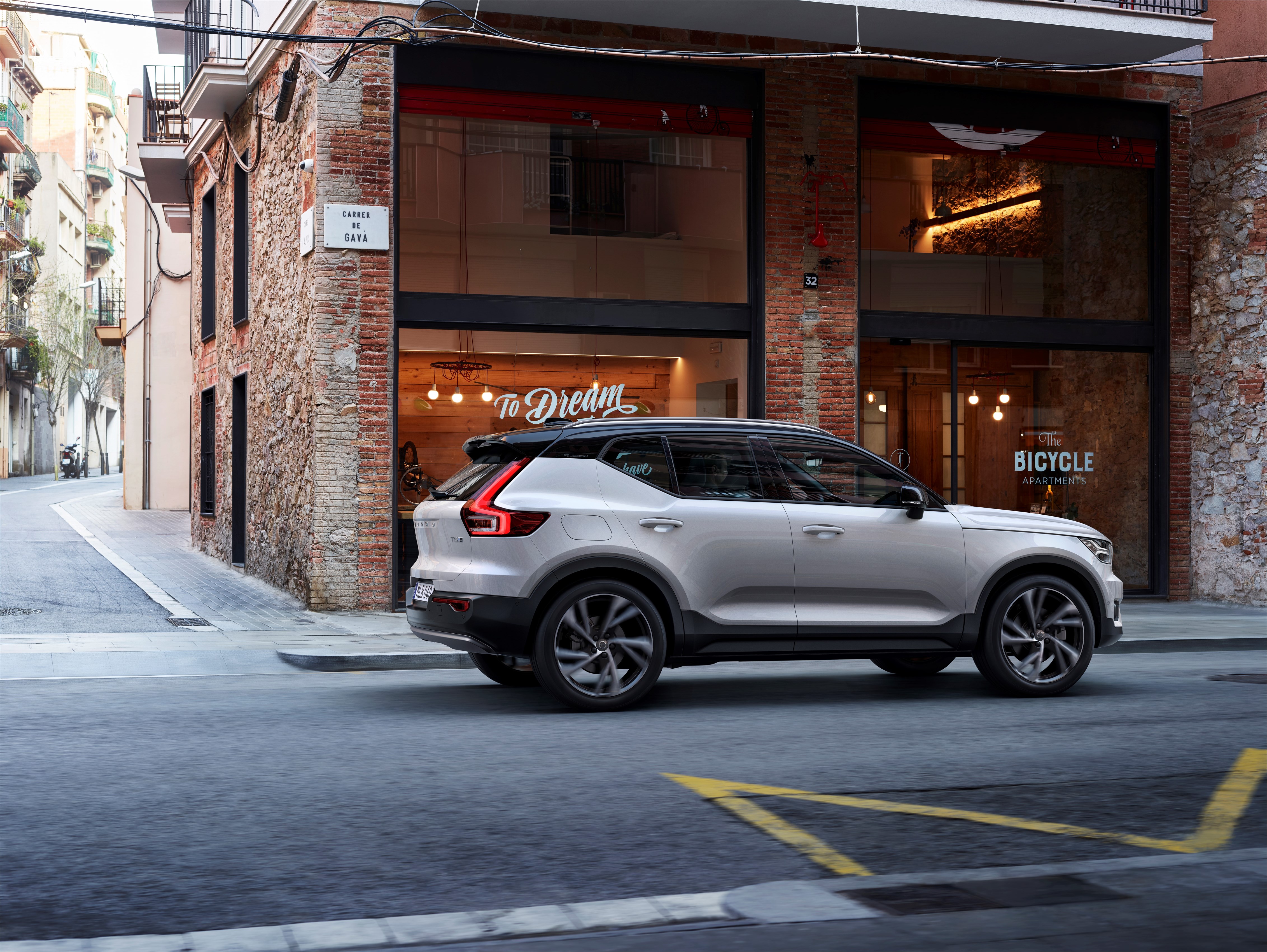 Ъпдейт дава по-голям пробег за електрическото Volvo XC40
