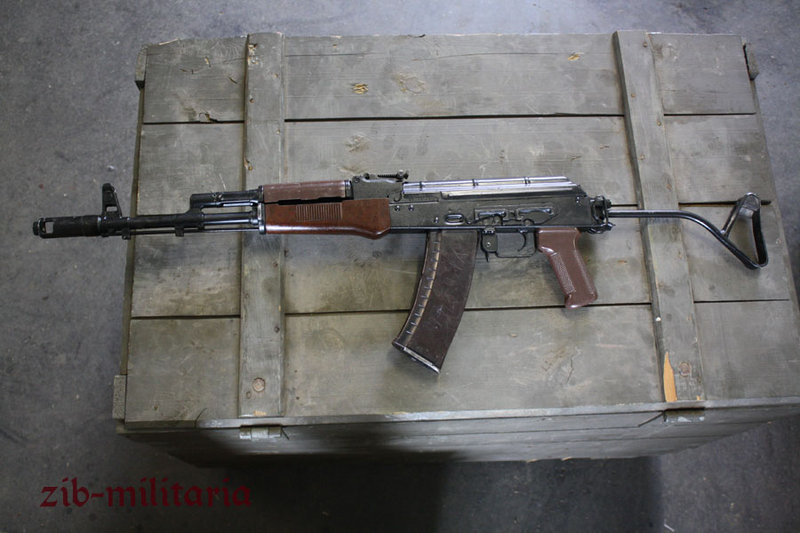 Източногерманския АК-74 също има някои разлики