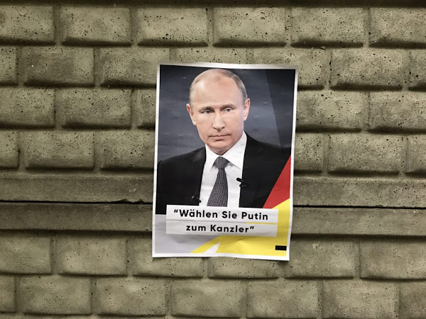 Плакати агитират да се гласува за Путин на изборите в Германия