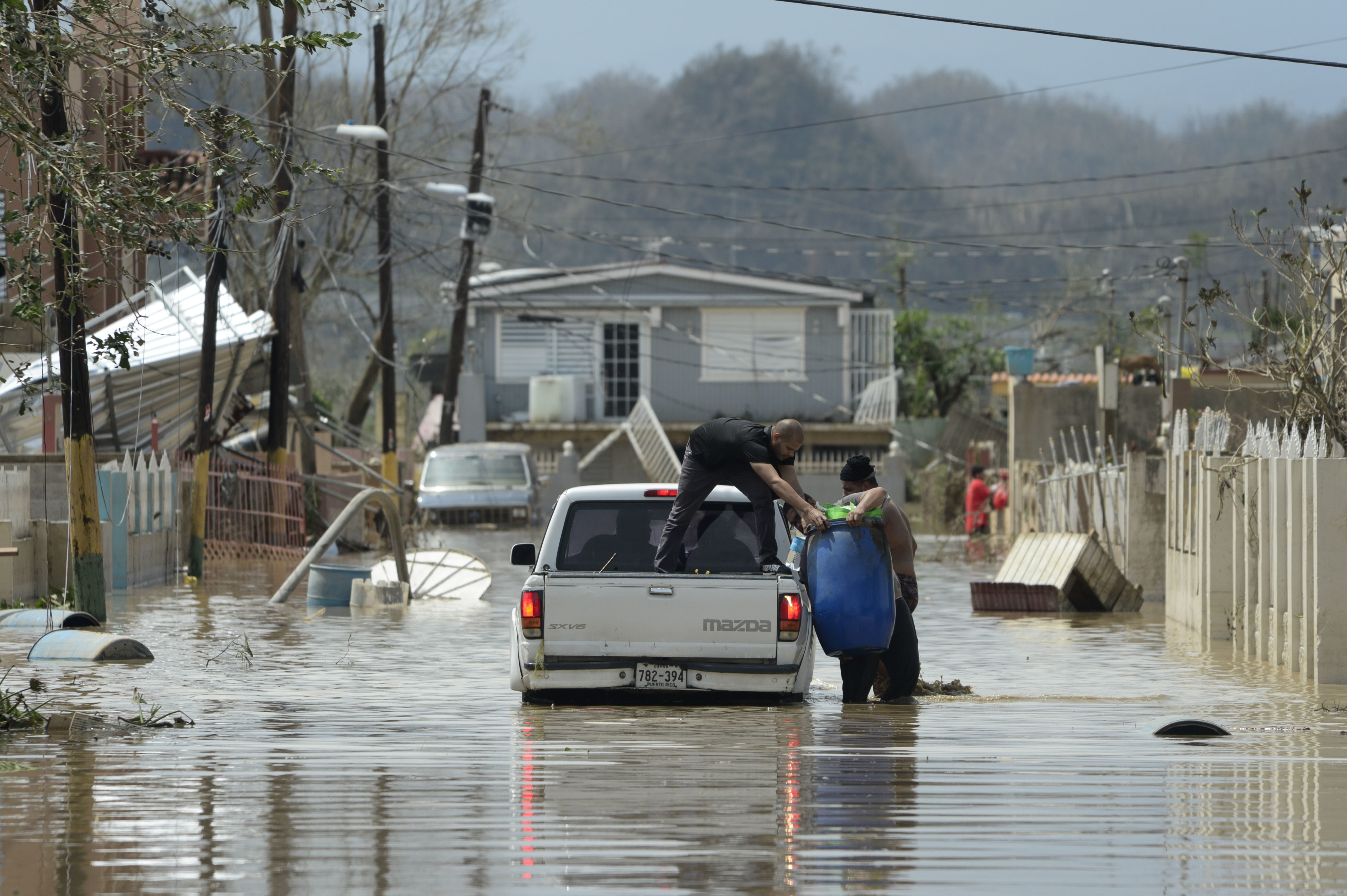 Ураганът в Мария причини огромни щети и наводнения в Пуерто Рико