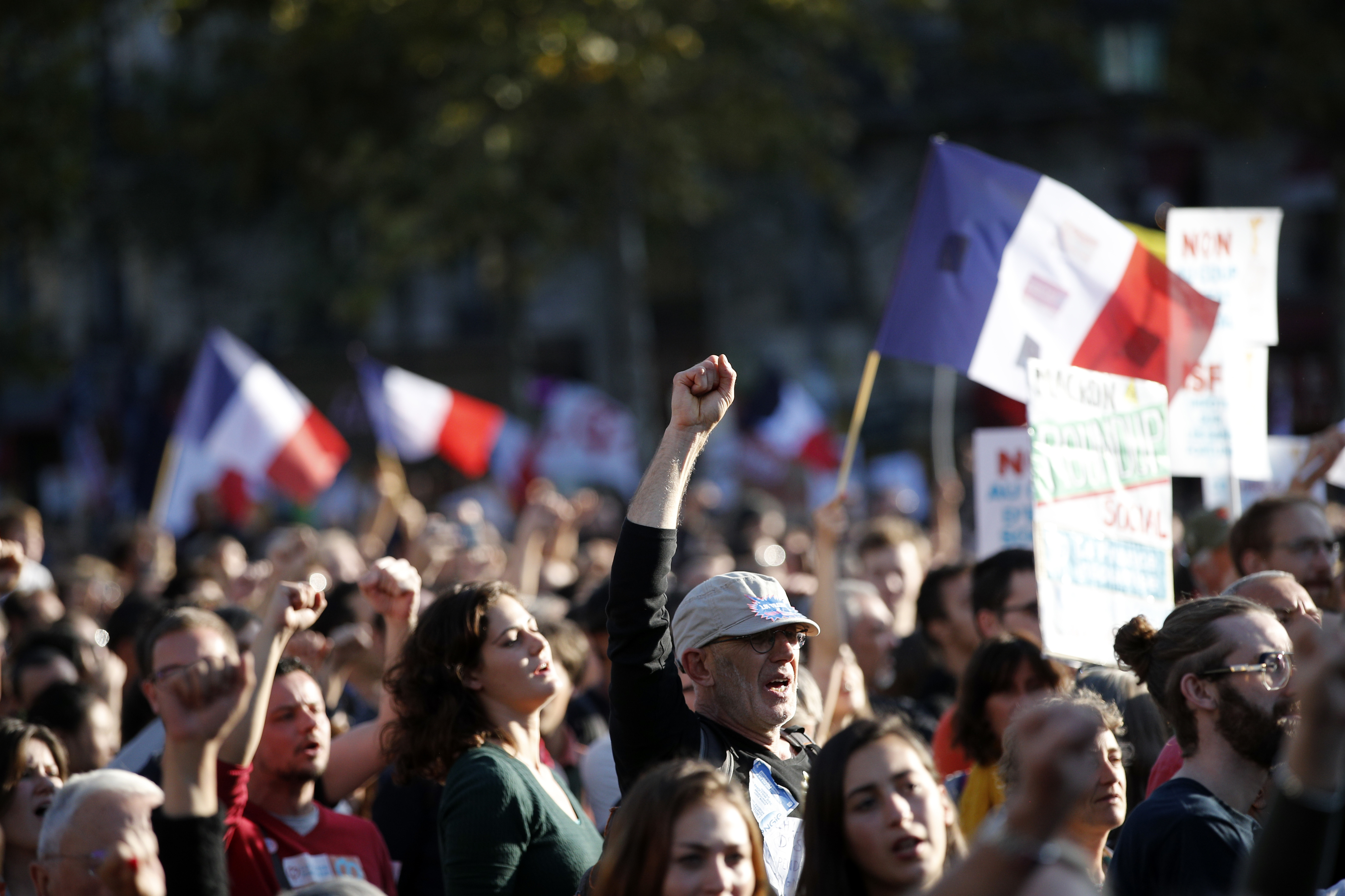 Противници на промените в кодекса на труда организираха многолюден протест в Париж