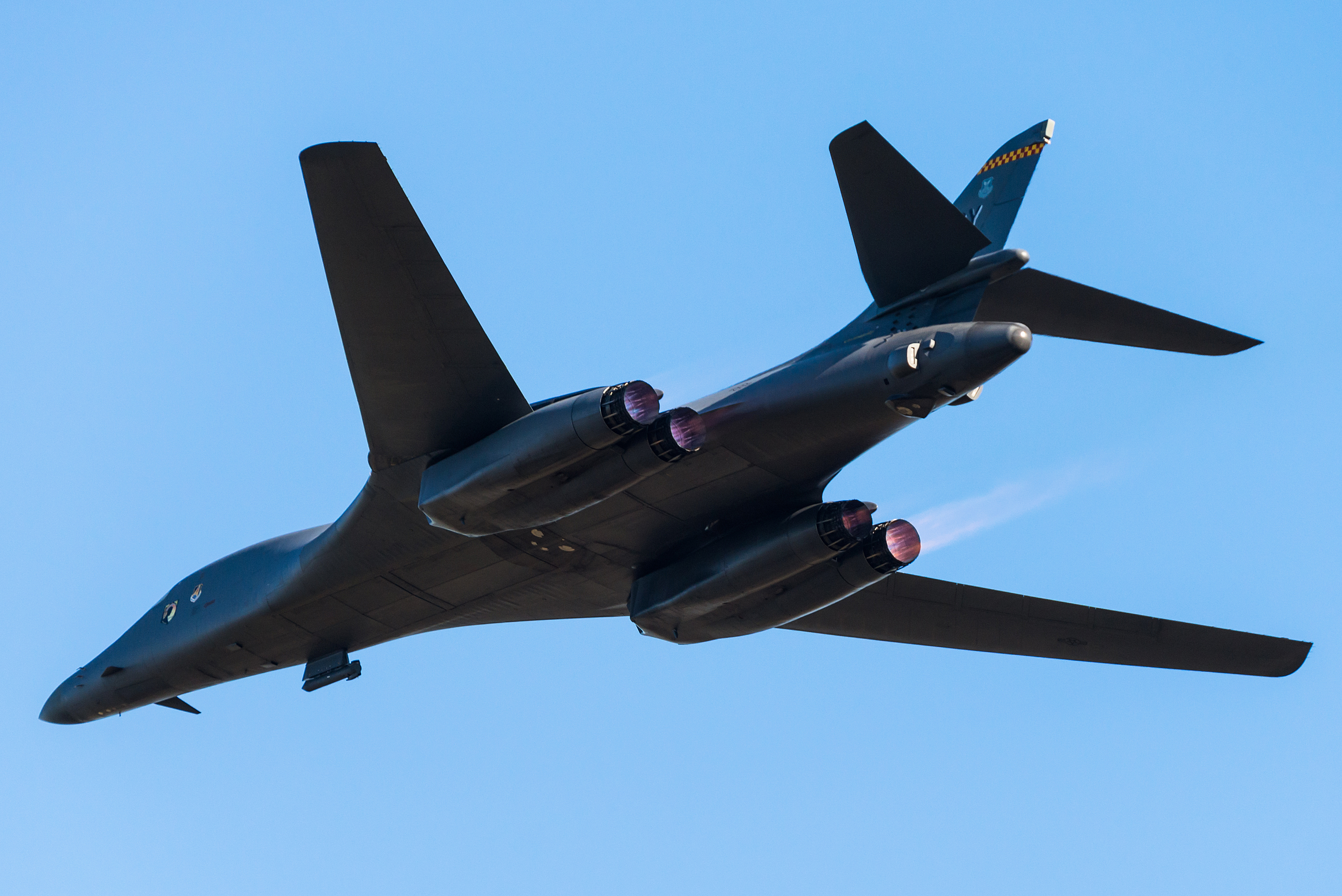 Бомбардировачите Бе-1Бе Лансър са прелетели в безпрецедентна близост до бреговете на Северна Корея