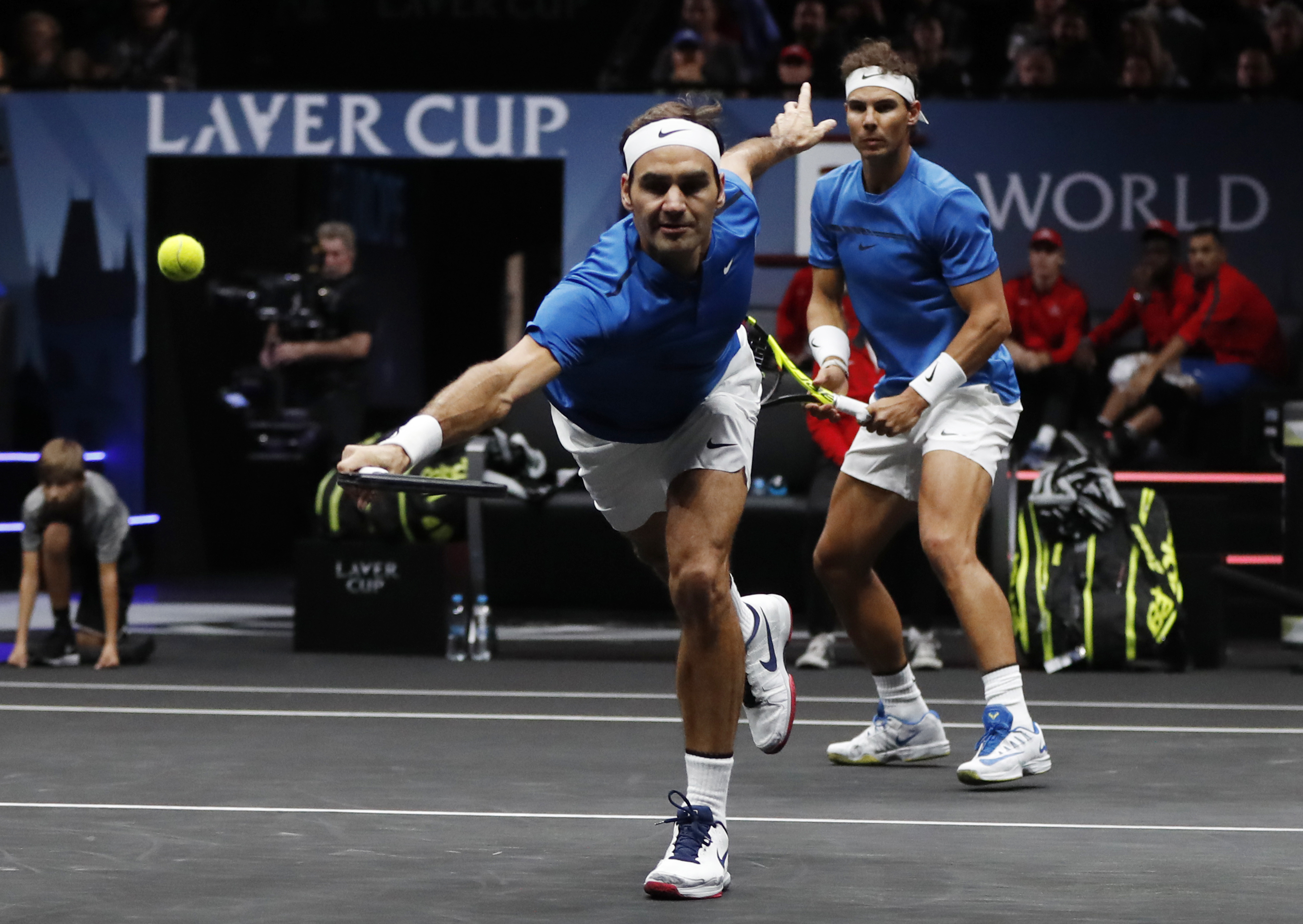 Рафаел Надал и Роджър Федерер спечелиха историческия си първи мач на двойки заедно