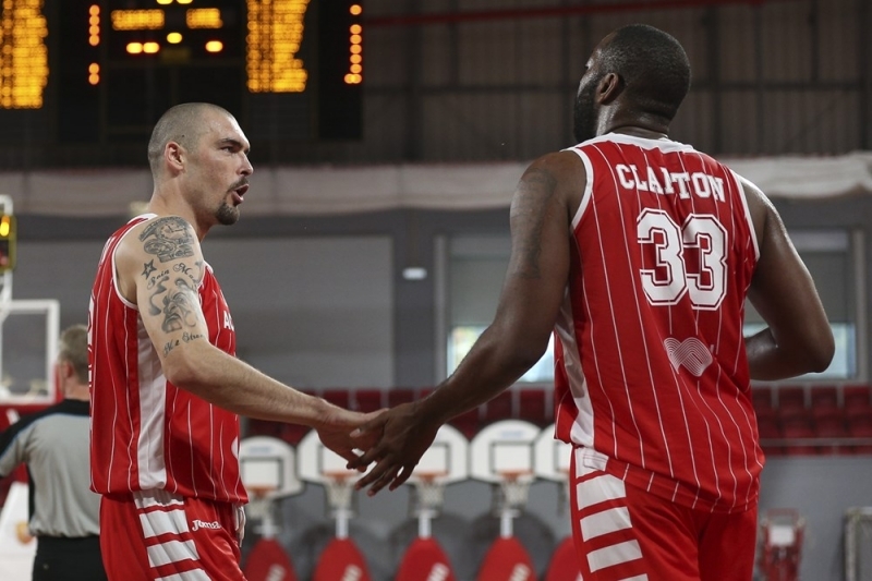 Баскетболният шампион ”Лукойл Акедемик” победи ”Бенфика” като гост
