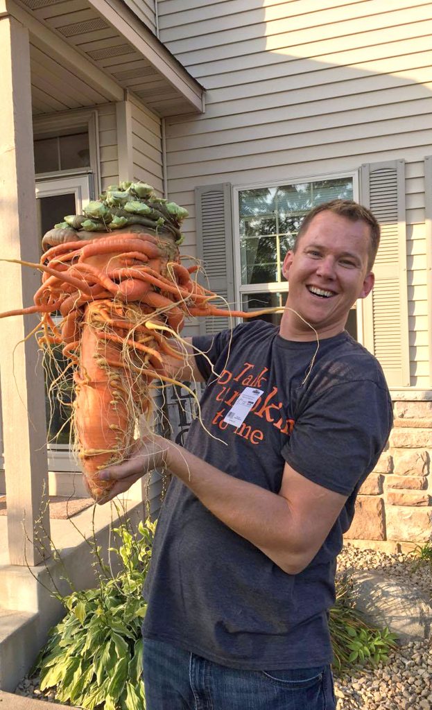 Крис Куоли отгледа 10,16 кг морков