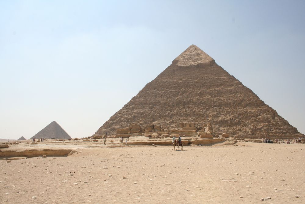 Какво се крие под Хеопсовата пирамида?