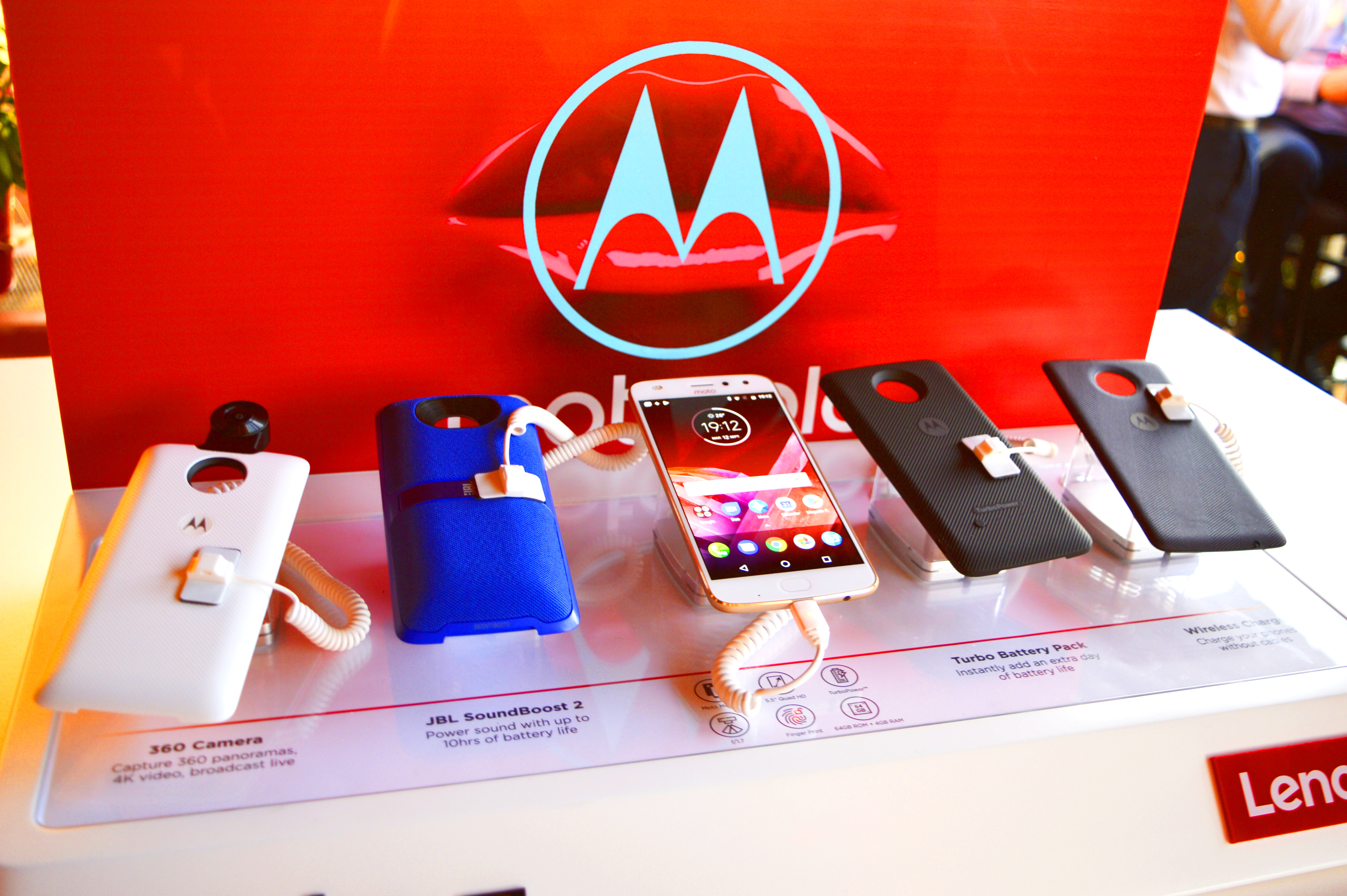 Moto Z2 Play е най-иновативният смартфон у нас