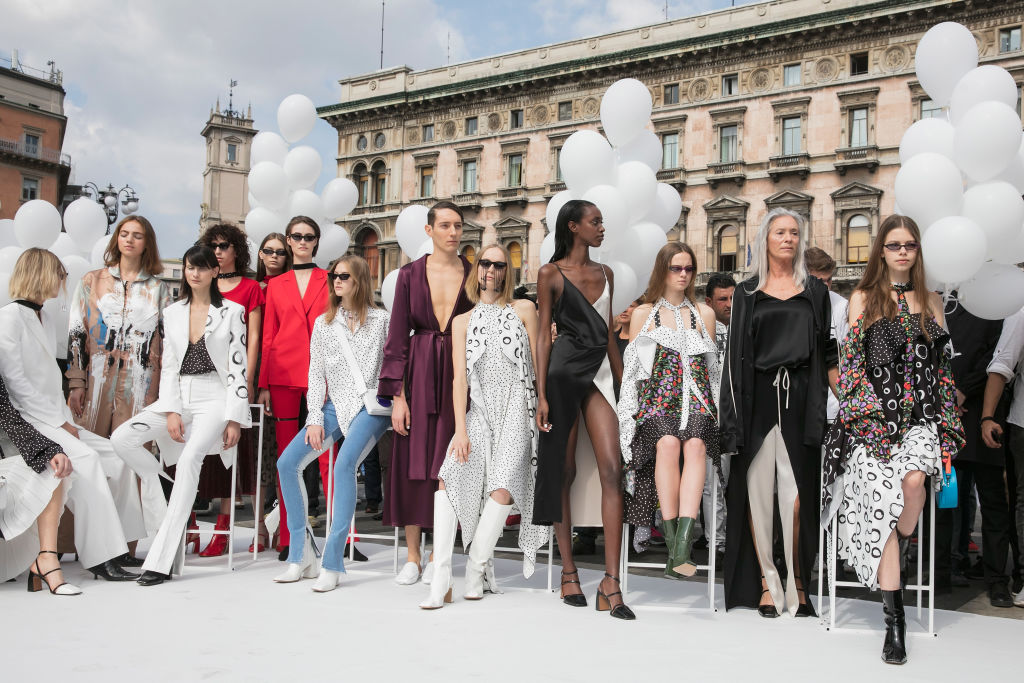 Закриха Седмицата на модата в Милано на площада