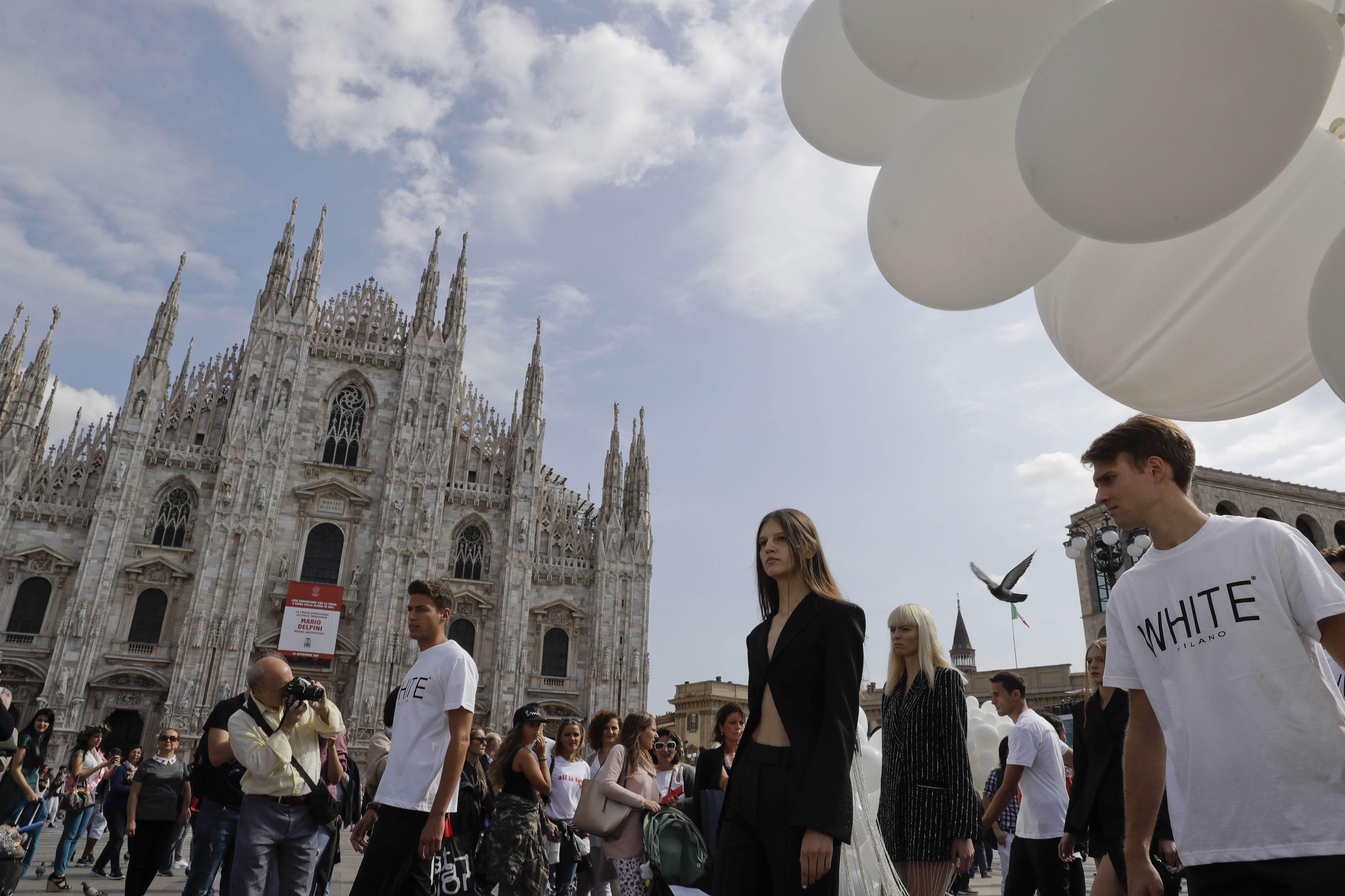 Закриха Седмицата на модата в Милано пред катедралата