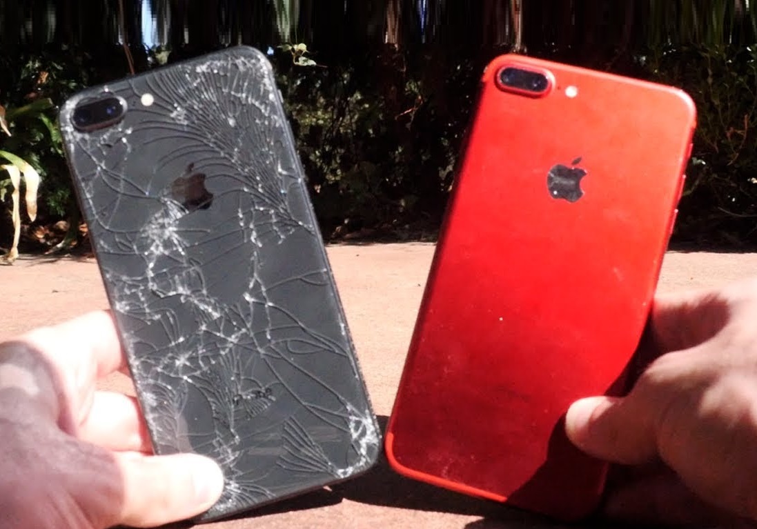 iPhone 8+ е по-крехък от iPhone 7+, а дизайнът им е 99% идентичен