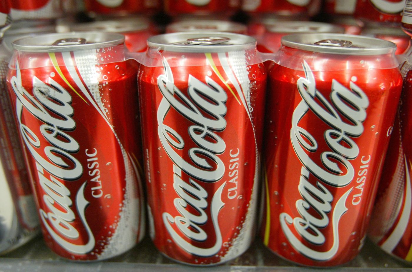 Кенчета с Кока-Кола са червени заради данъците