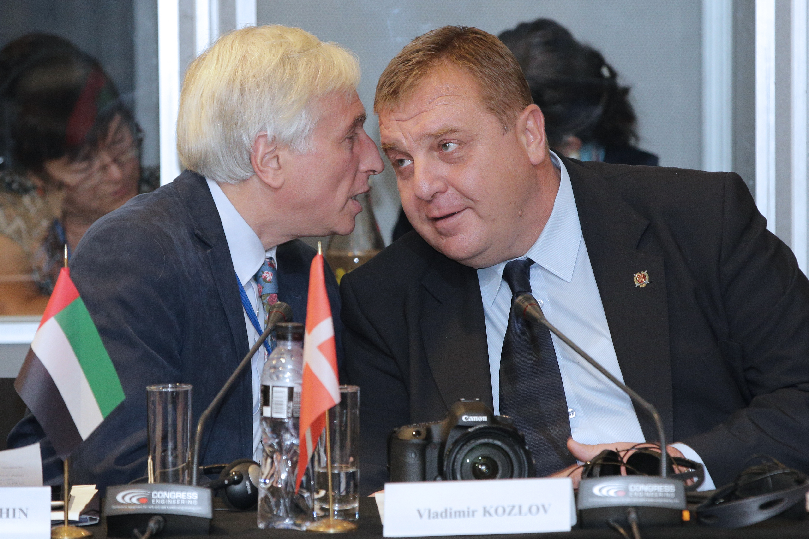 Красимир Каракачанов и Леонид Млечин по време на форума