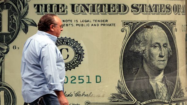 Ръст на долара към едномесечен връх в очакване на плановете на САЩ за данъчна реформа