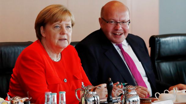 Шефът на кабинета на Меркел ще поеме временно поста на действащ финансов министър