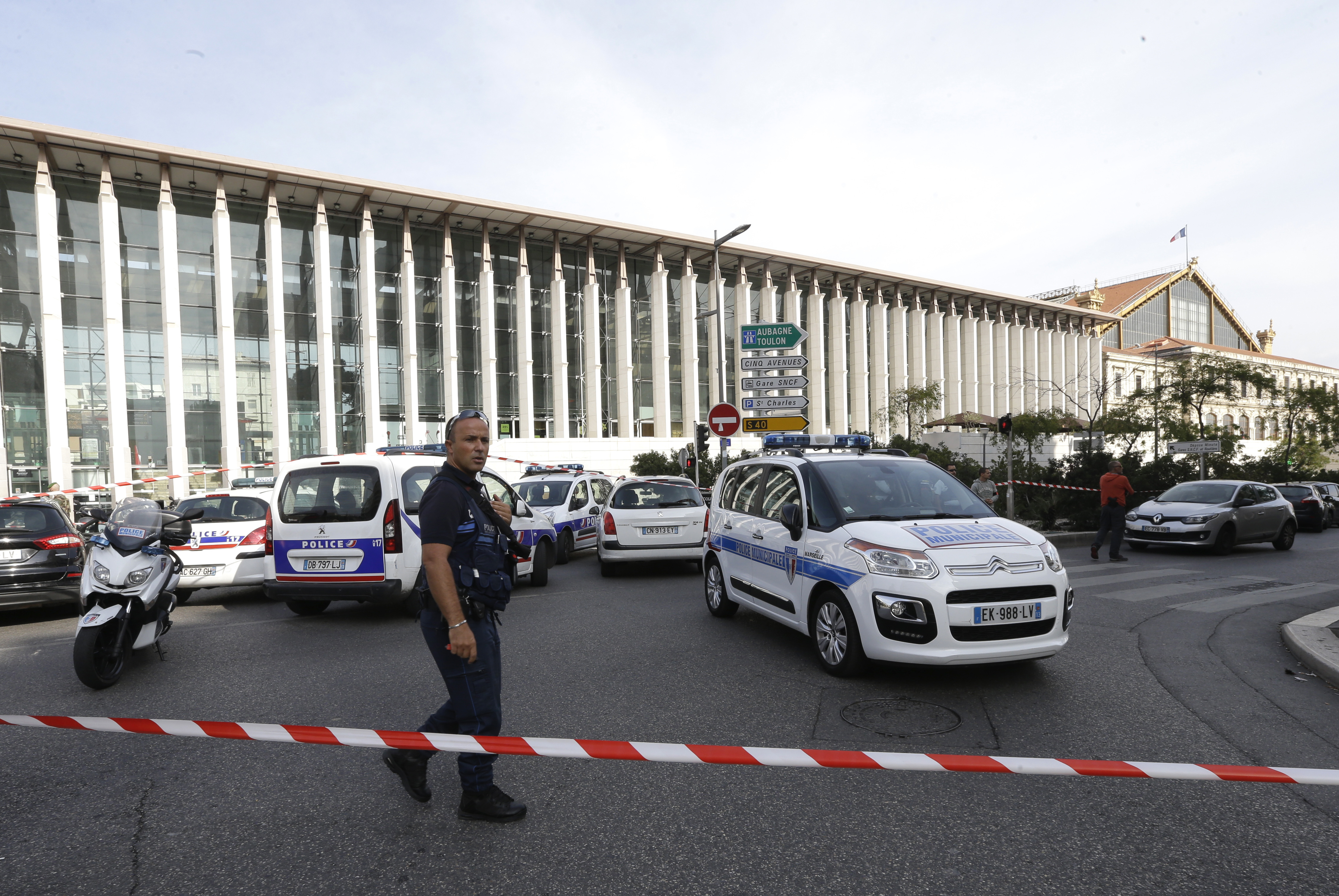 Полицията отцепи района на гара ”Сен Шарл” в Марсилия след нападението с нож