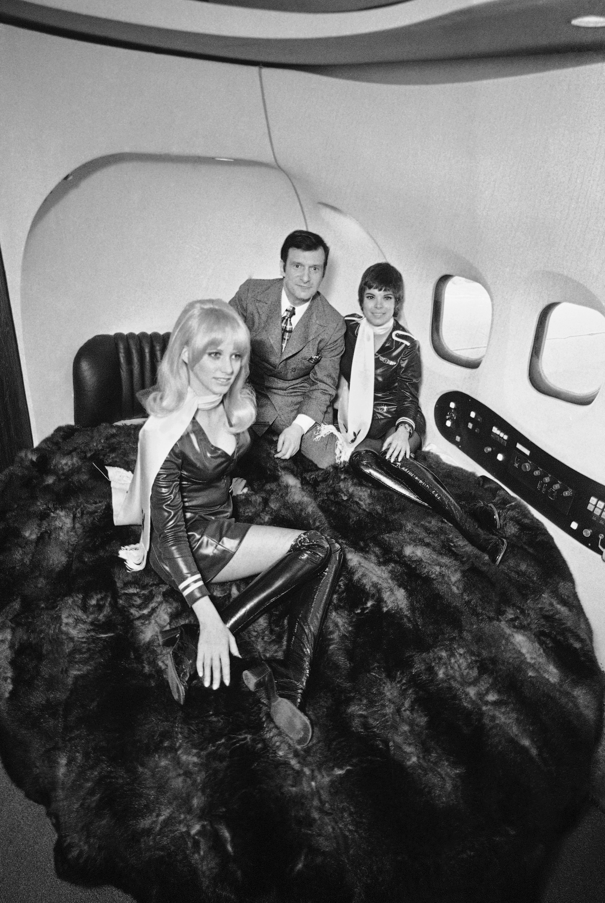 Хю Хефнър в частния си самолет, 1970 г.
