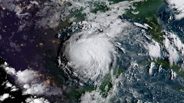 Едно от всеки 13 работни места в САЩ е в регион, засегнат от ураганите “Харви“ и “Ирма“